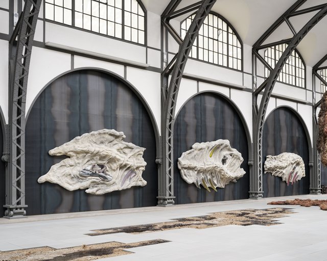 embrace, installation view, Hamburger Bahnhof – Nationalgalerie der Gegenwart, CHANEL Commission